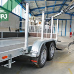 Silniční speciál JPJ Forest - přívěs Vezeko s hydraulickou rukou Vahva Jussi